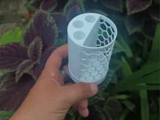 brush holder / Oganizador estilo panal de abeja
