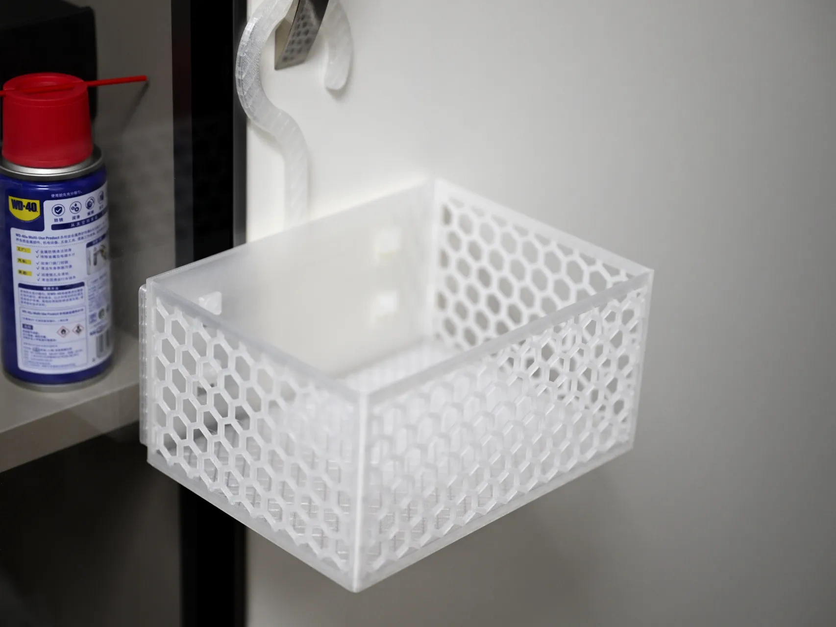 Miniatura 1 do modelo 3D 带挂钩的收纳盒（挂钩可拆，含横向、纵向两版挂钩）