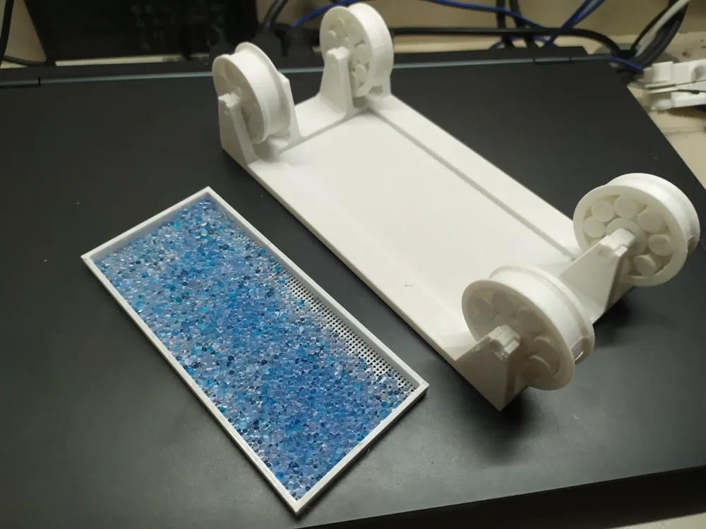 Spool holder with drying box, no hardware needed by 吴中天sAmA MakerWorld