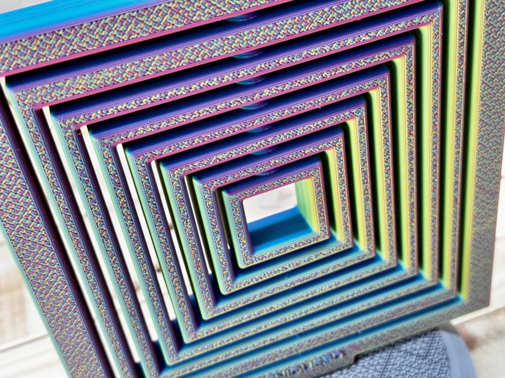 Rotating square gyro display. by ENIQUE3D - MakerWorld