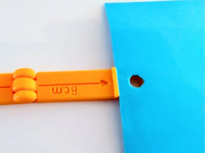 Paper hole punch