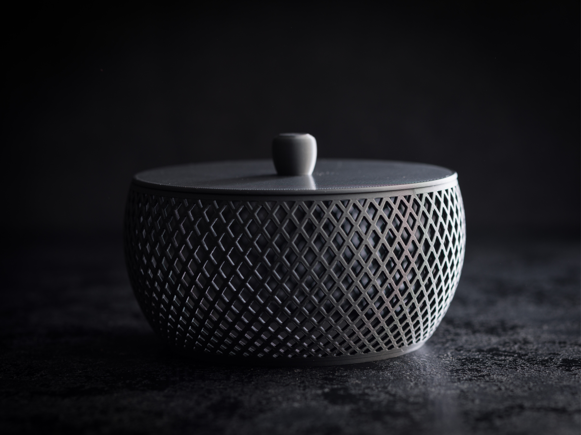 Mesh bowl with lid.
