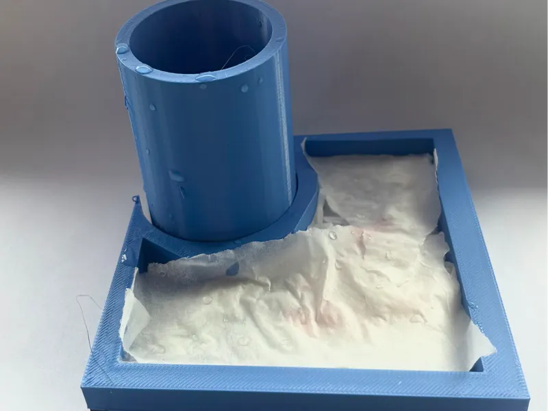 wet pallet with water cup