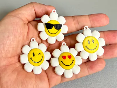 Smiley Daisy Magnet & Keychain (No AMS Required)
