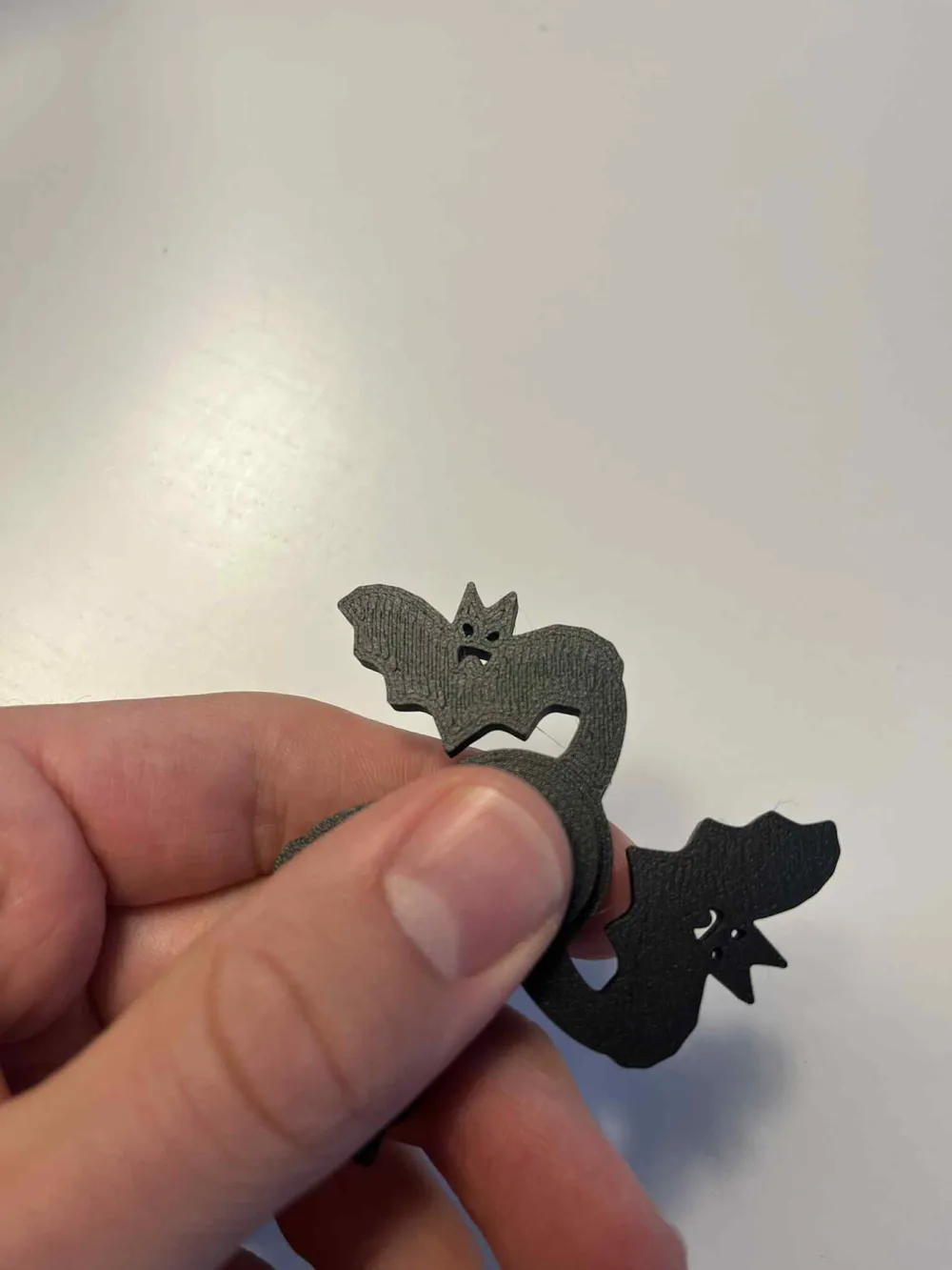 Bat spinner - Halloween - Free 3D Print Model - MakerWorld