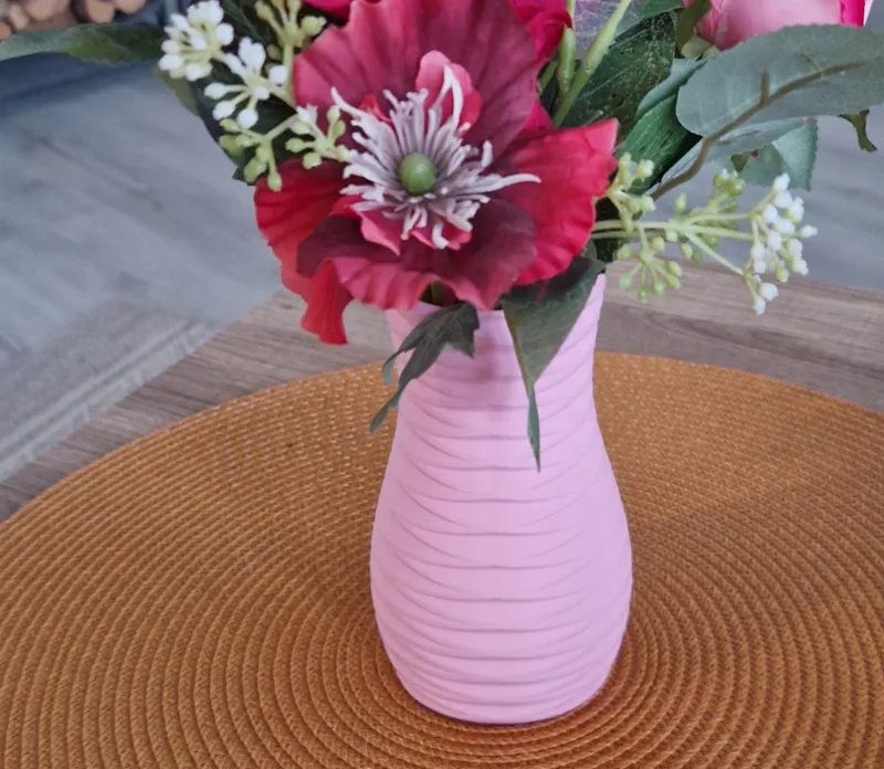 Vase ribbed