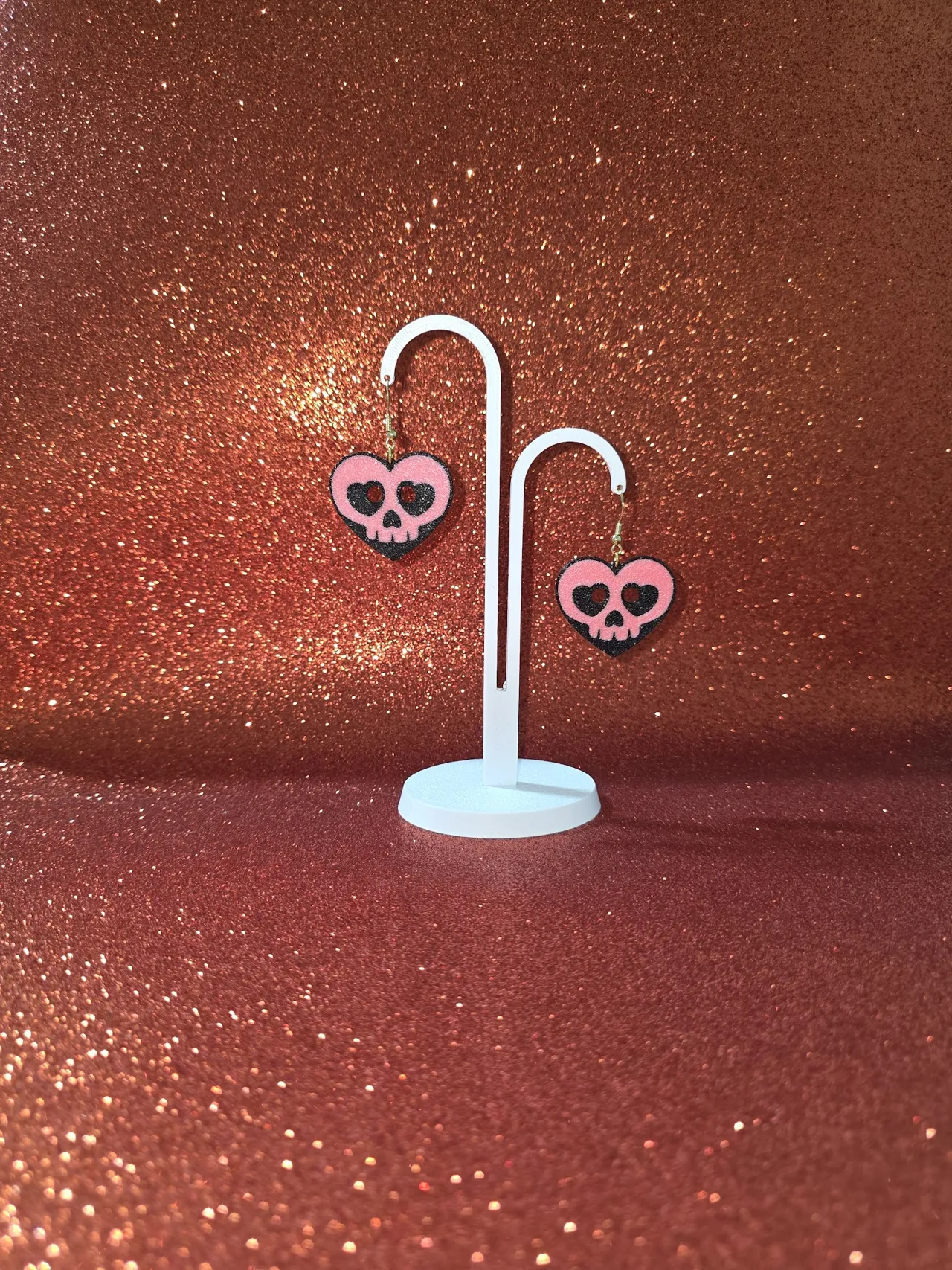 A skull heart earrings view 3