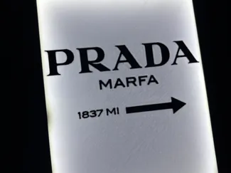 Prada Marfa Lampe