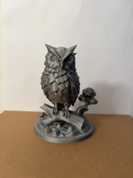 Letrero o emblema decorativo: Mystic Crystal Owl – Low Poly Fantasy Decor — vista de referencia 3