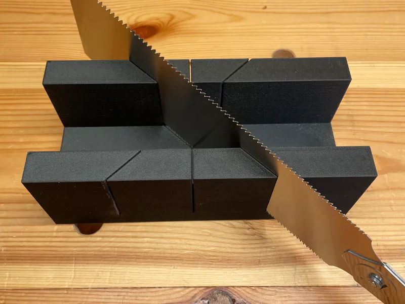 Mitre block for thin kerf pull saw (1mm gap)