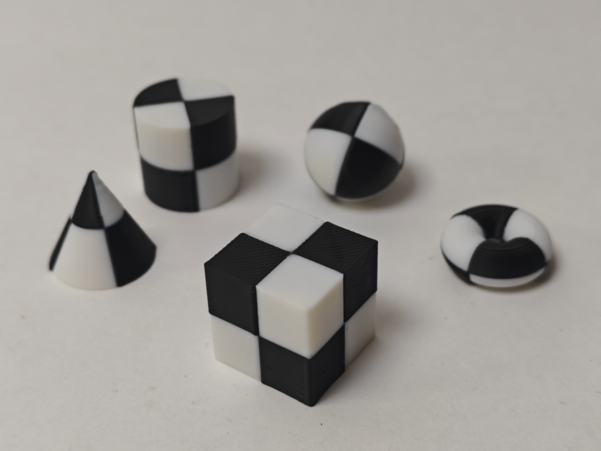 棋盘格几何体 X2D / H2D 双色测试