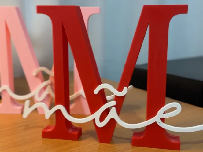 Décoration lettre initiale M - hommage à la maman