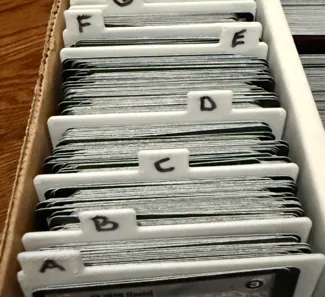 Simple staggered card separator for card sorting.