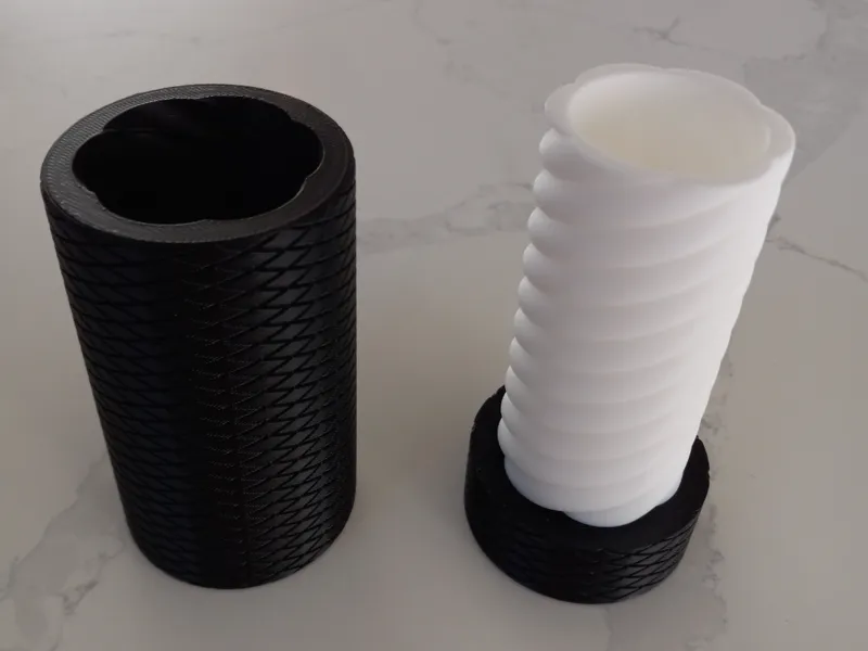 Twist container/ storage container