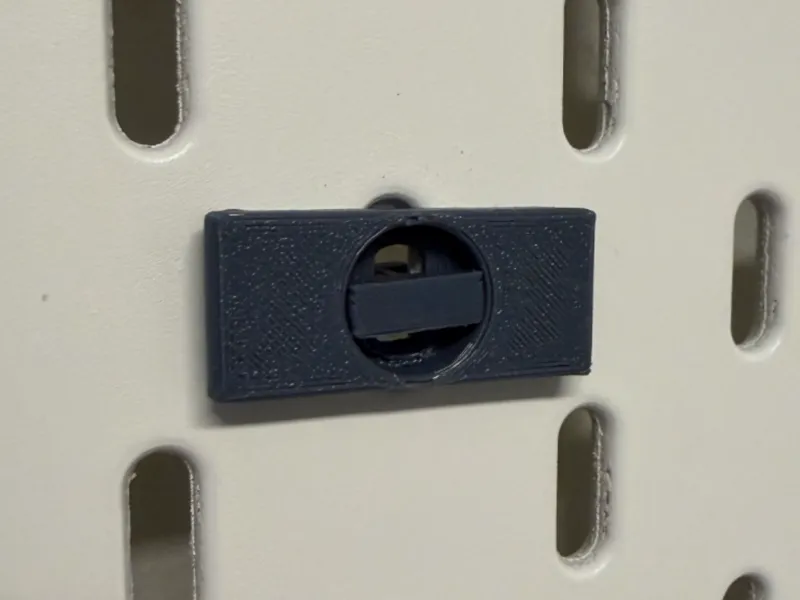 Halteplatten für SKADIS kompatible Elemente