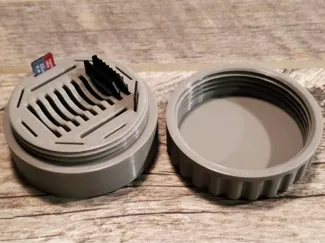 Simple SD and Micro SD card case/holder