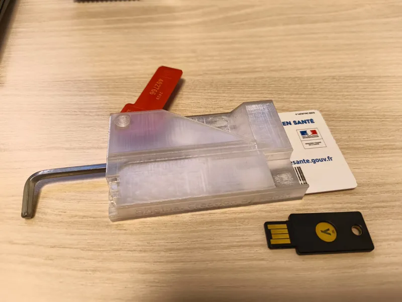 Porte carte + Yubikey + Clé selecta + Pentagonale