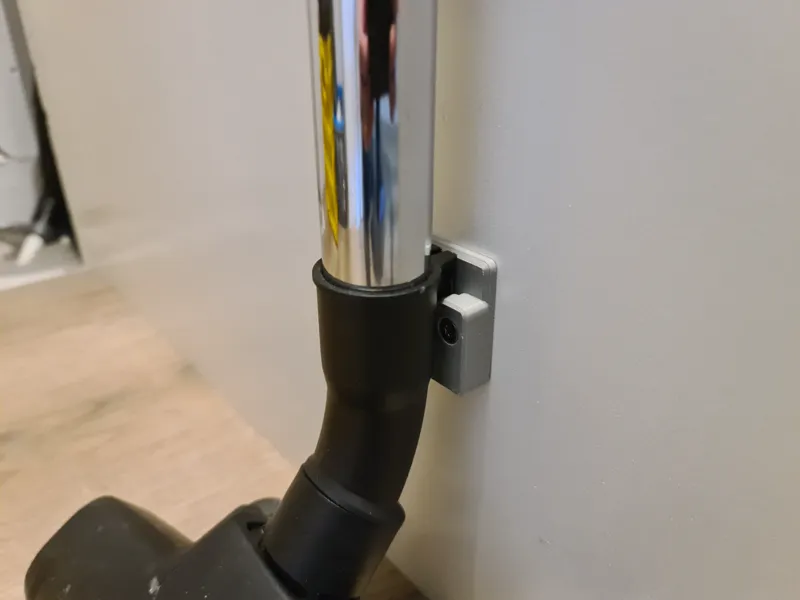 Vacuum cleaner pipe wall mount