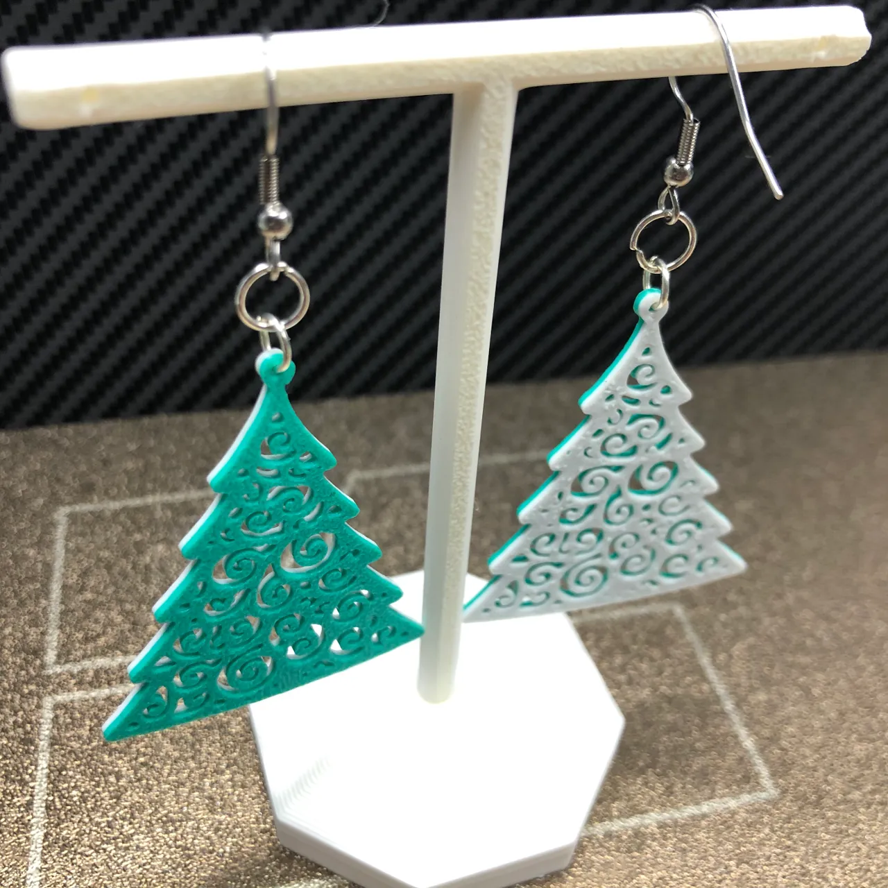 Christmas tree earrings no AMS view 3