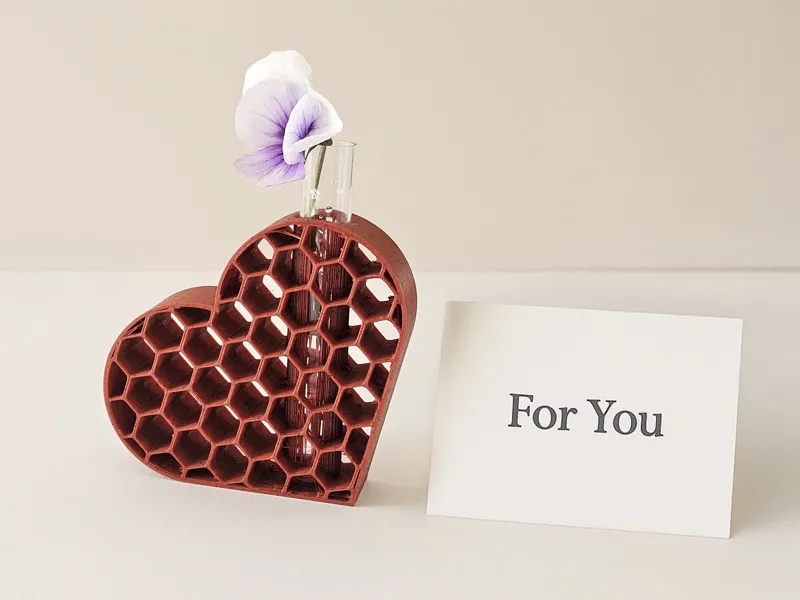 Modern Heart Vase – Test Tube Holder