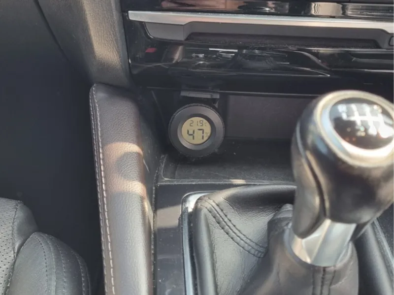 Car cigarette lighter (12v) insert for hygrometer.