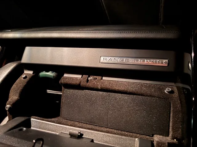Range Rover (L322) CD Changer Block Off Plate
