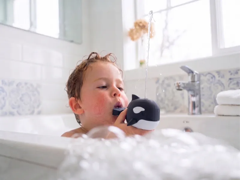 OrcaTub: The Interactive Sprinkling Bath Orca