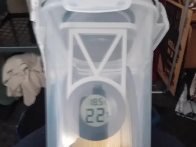 Hydrometer holder for Panzy Cereal box
