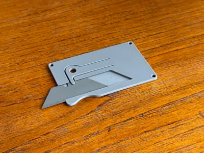 Compact creditcard sized knife