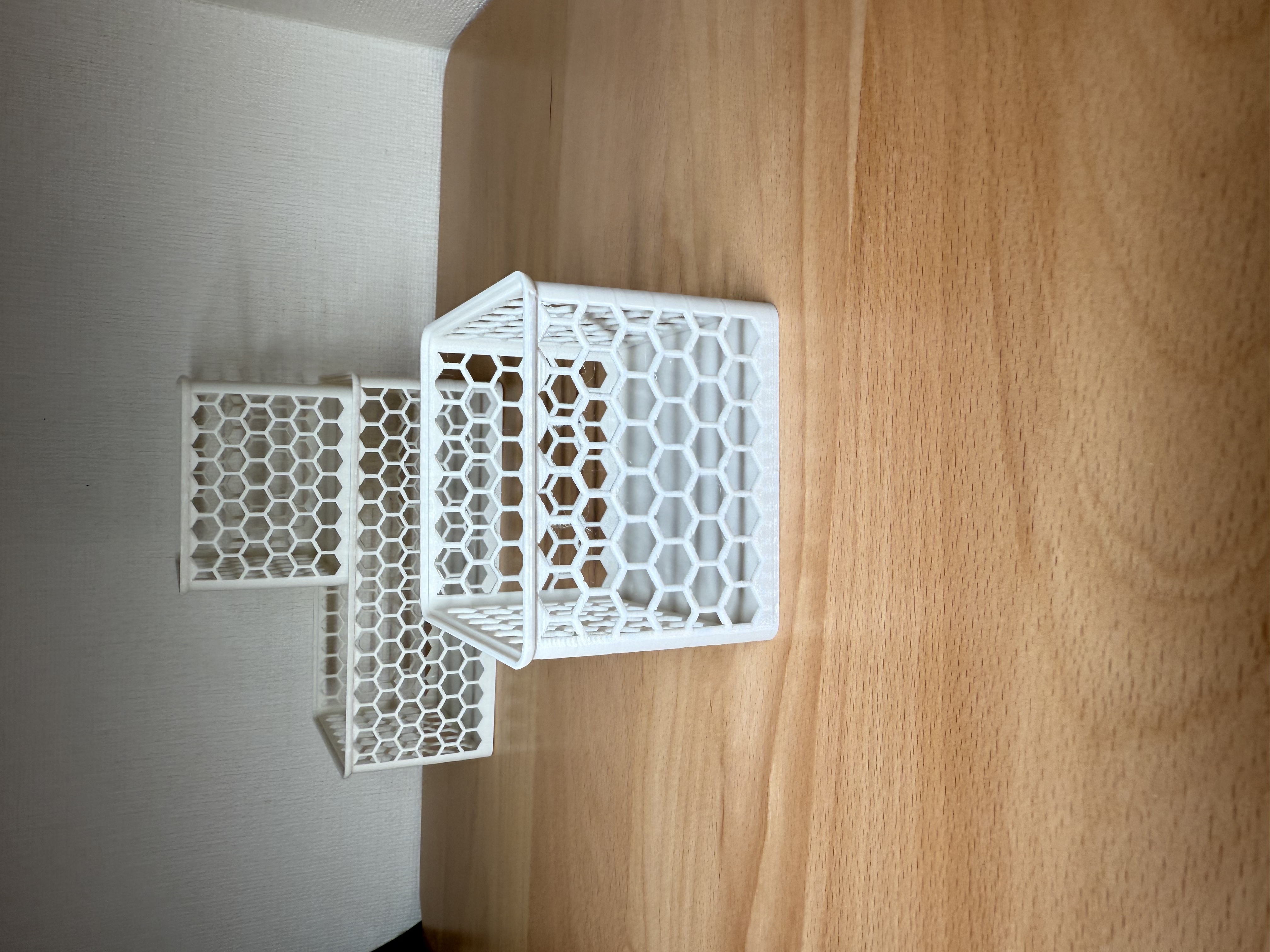 Miniatura 2 do modelo 3D 镂空堆叠收纳盒，可自由组合叠加 超省料