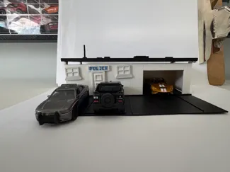 1.64 police station diorama with magnetic roof 