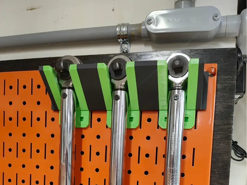 DDD - Wall Control - 2x2 Angled - Ratchet Hanger
