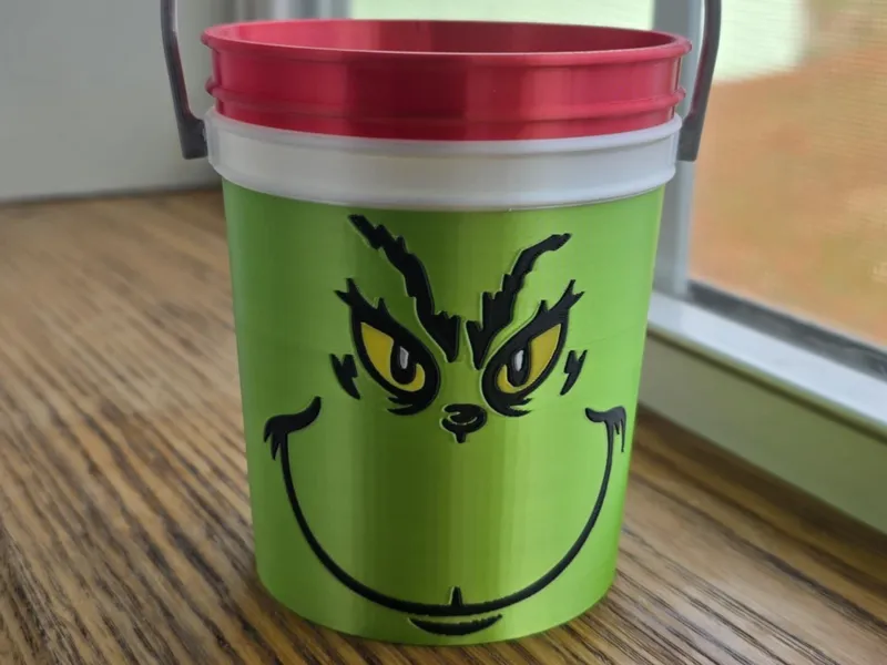 Grinch themed viral mini bucket trinket holder