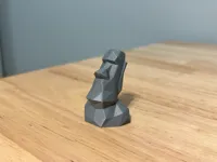 Tête Moai low poly décorative — photo 2