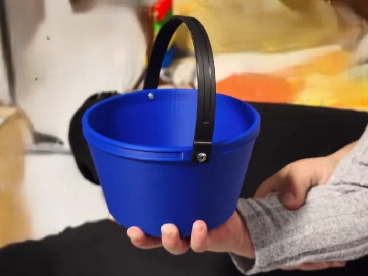 small sand bucket