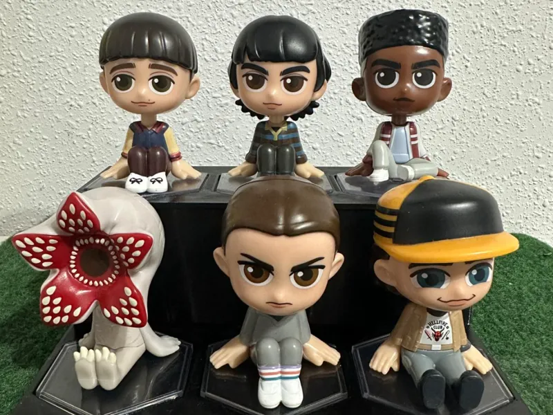 Estante para figuras stranger things de Mcdonals