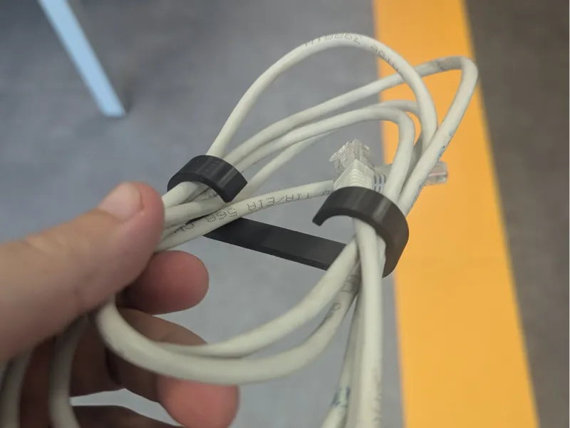 Simple Cable Holder