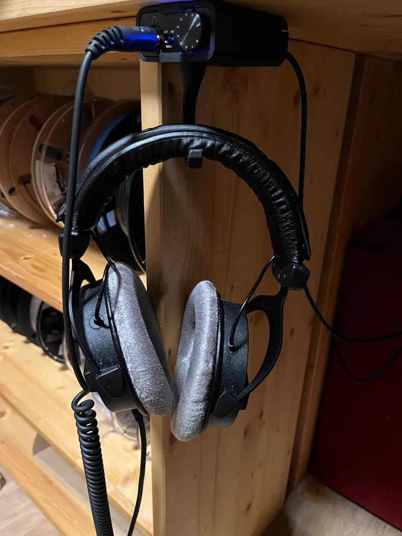Fiio E10K under desk mount with Headphone Hoock