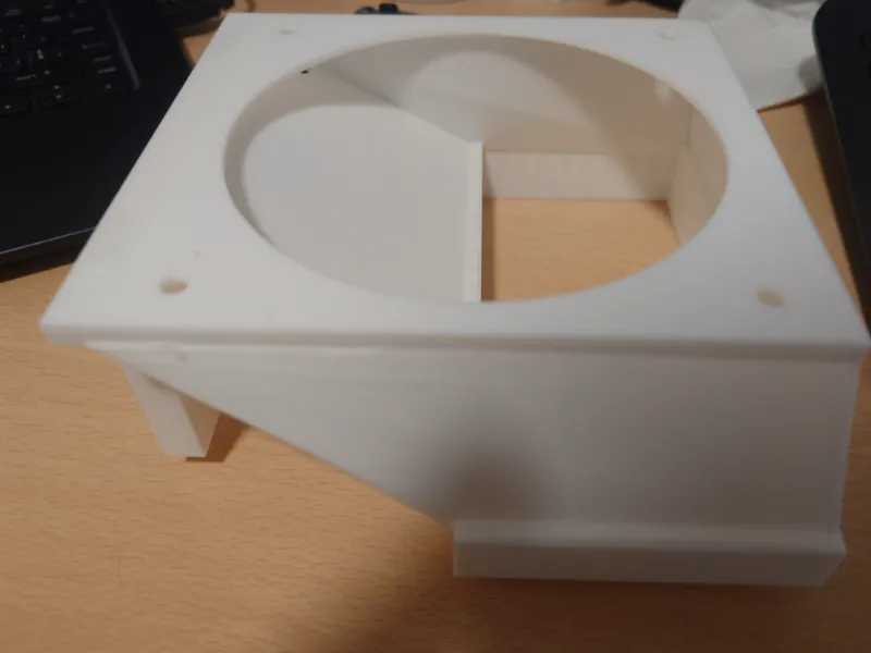 Digitus Lower Cable input slot to 120mm fan