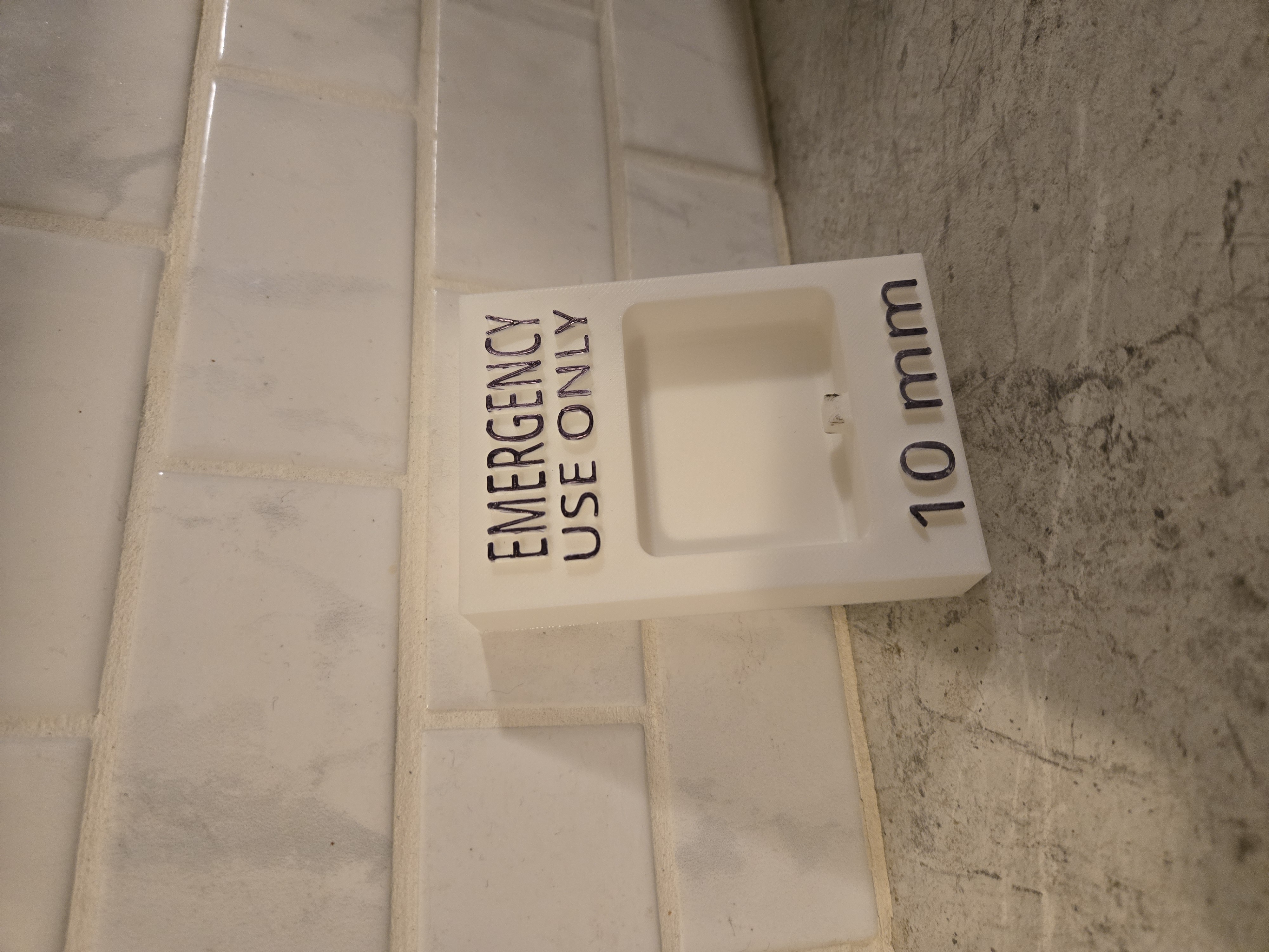 Miniatura 2 do modelo 3D Emergency 10mm socket holder
