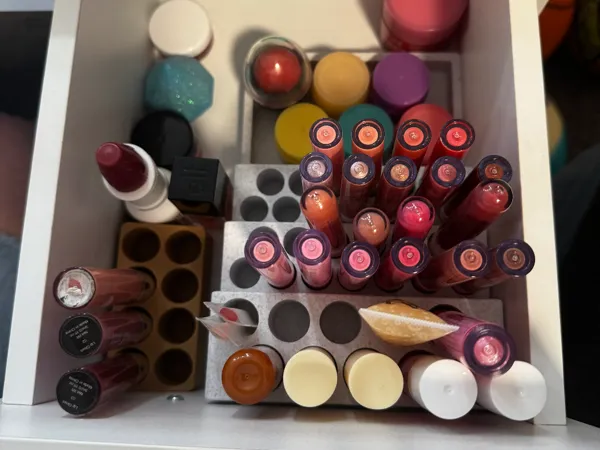 Organiseur de maquillage à étages pour tiroir