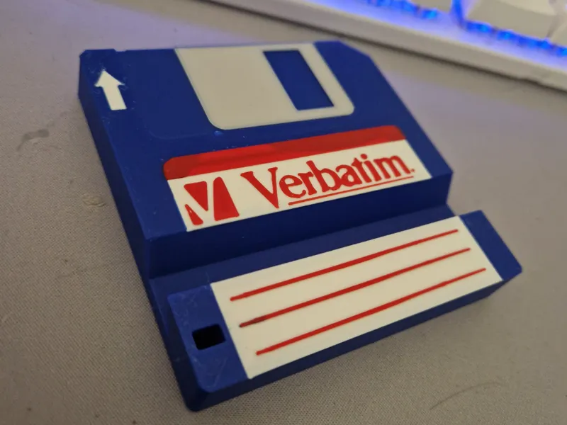 Retro 3.5" Floppy Disk Phone Stand