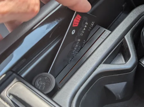 Range-carte à éjection pour VW ID.7