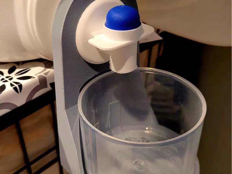 Laundry cap holder