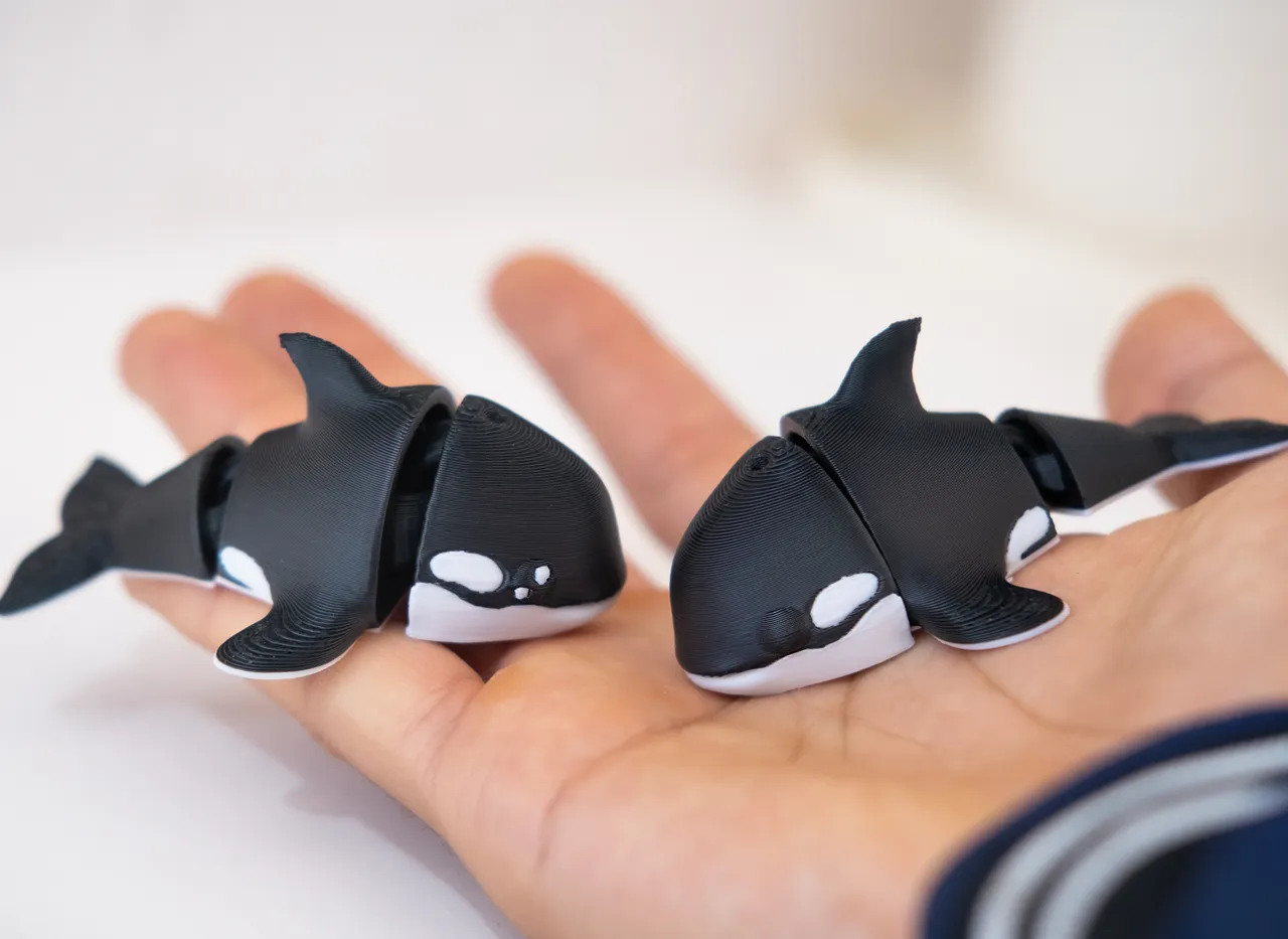 Oki the orca buddy – Articulated & keychain view 2