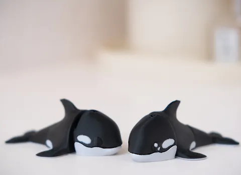 Oki the orca buddy – Articulated & keychain view 3