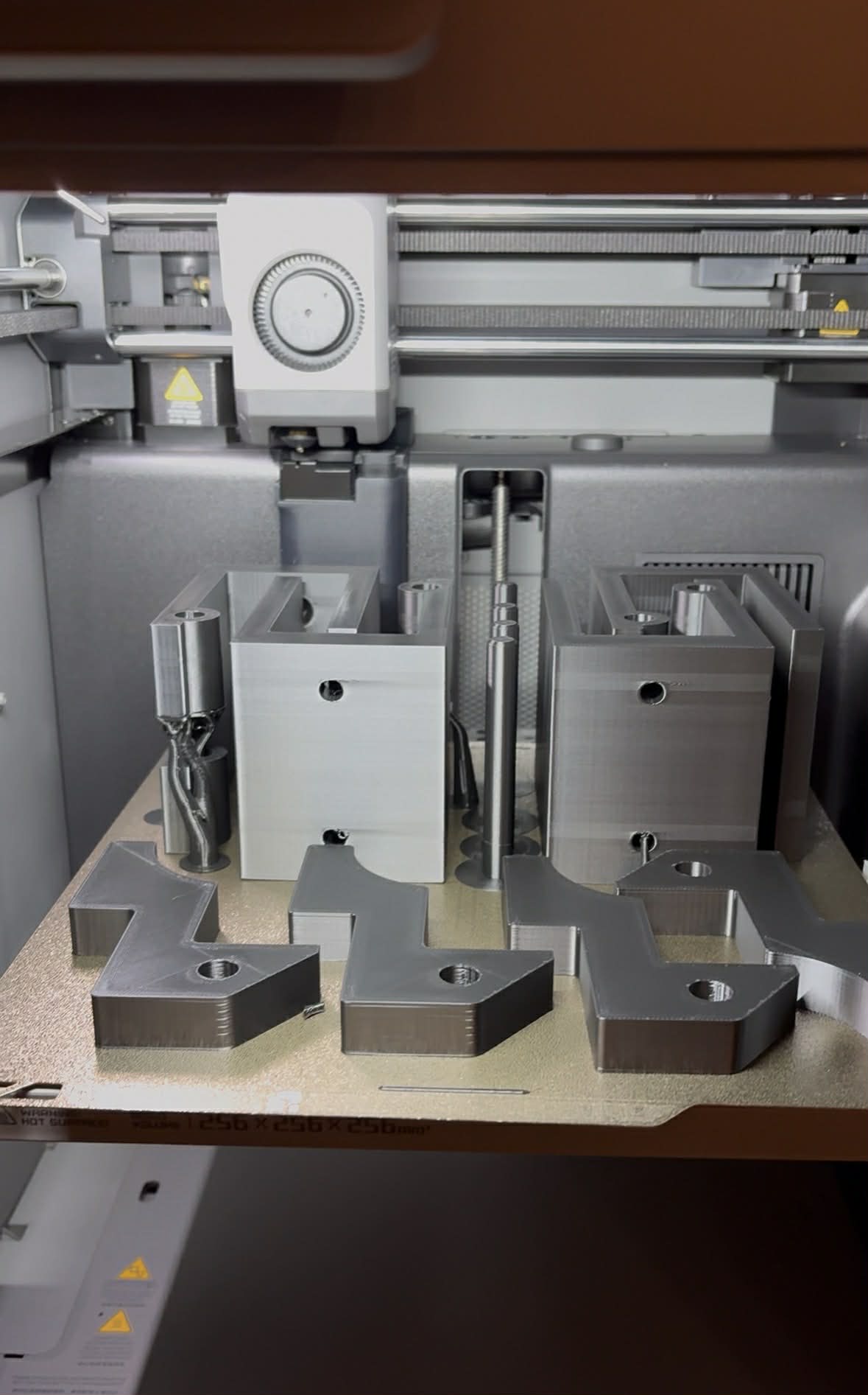 Miniatura 1 do modelo 3D Bin Mount/Lock Wall Mount 