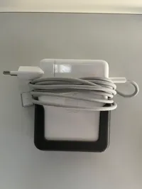 Support mural pour chargeur MacBook — photo 2