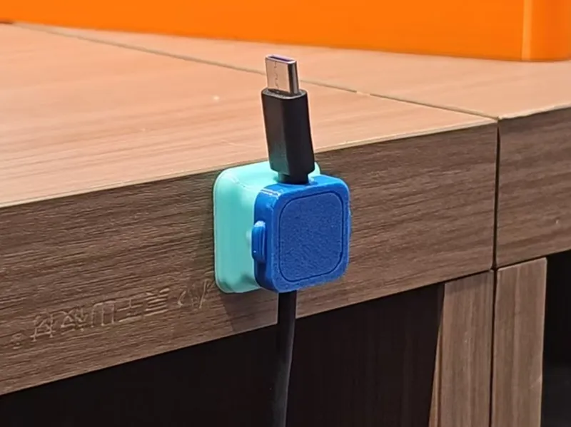 咔哒咔哒磁吸桌面理线器