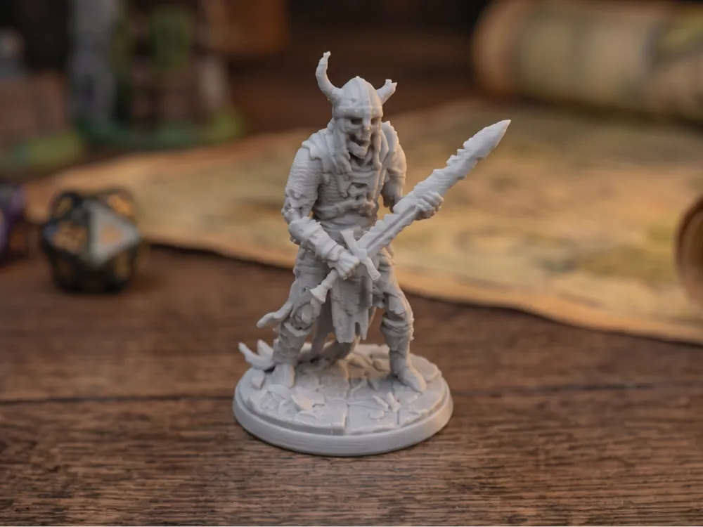 Escenografía en miniatura: Barrow Wight - Cursed Crypt Guardian Jagged Blade. Referencia del modelo original.